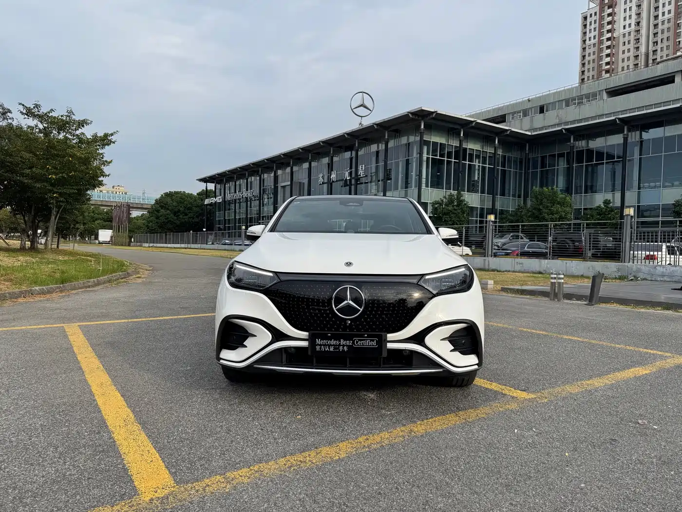 Mercedes-Benz EQE SUV 2025