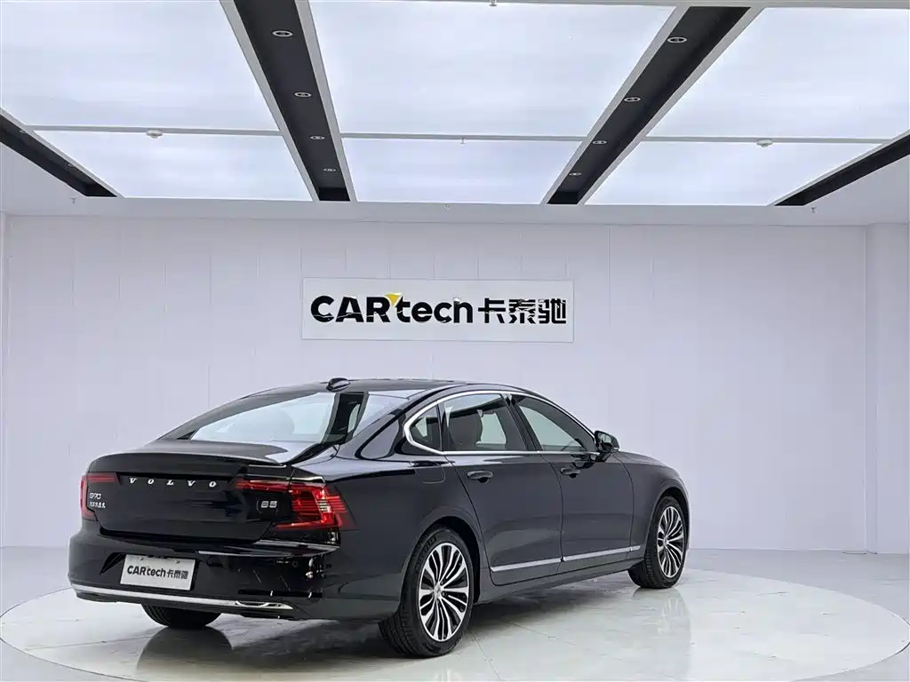 Volvo S90 2025