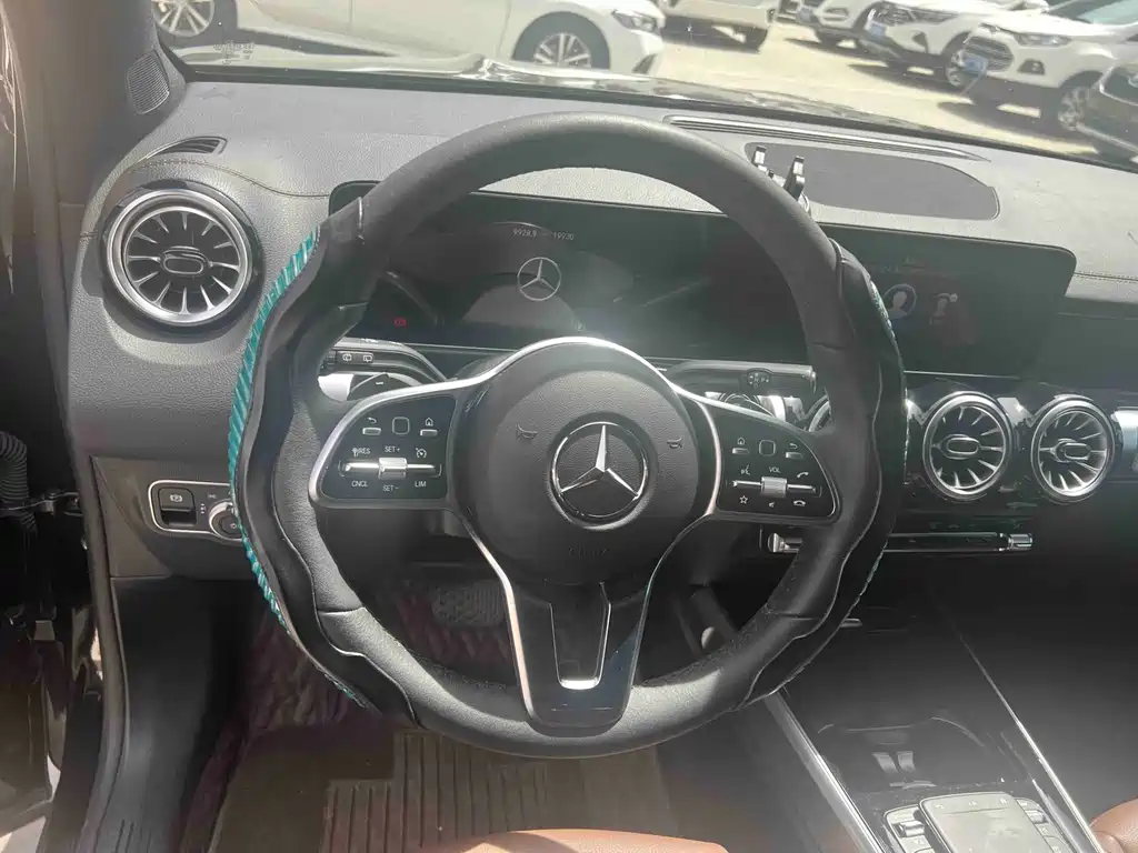 Mercedes-Benz GLB 2023
