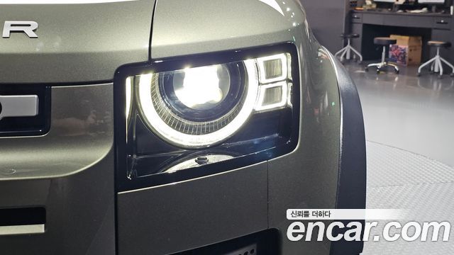 Land Rover Defender 2022