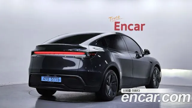 Tesla Model Y 2025