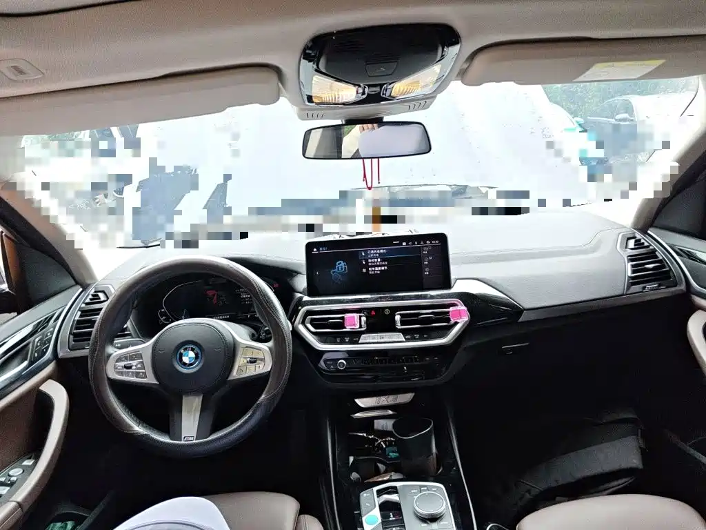BMW iX3 2024