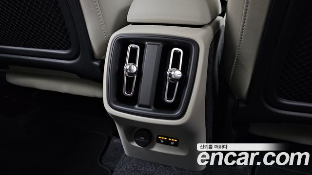 Volvo XC40 2026