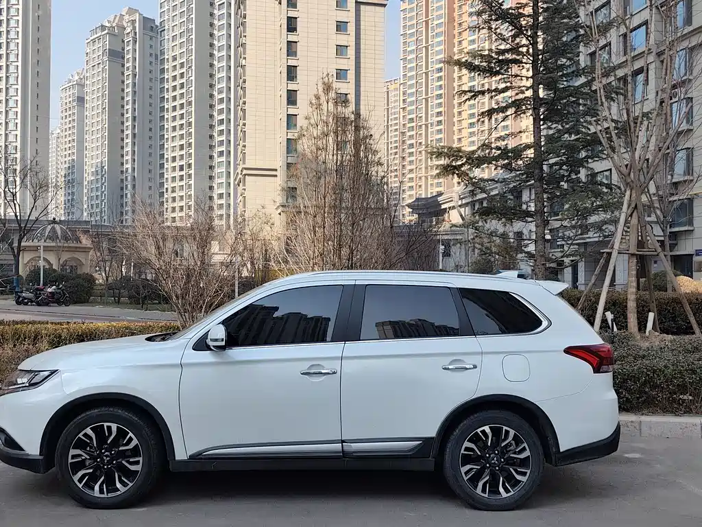 Mitsubishi Outlander 2020