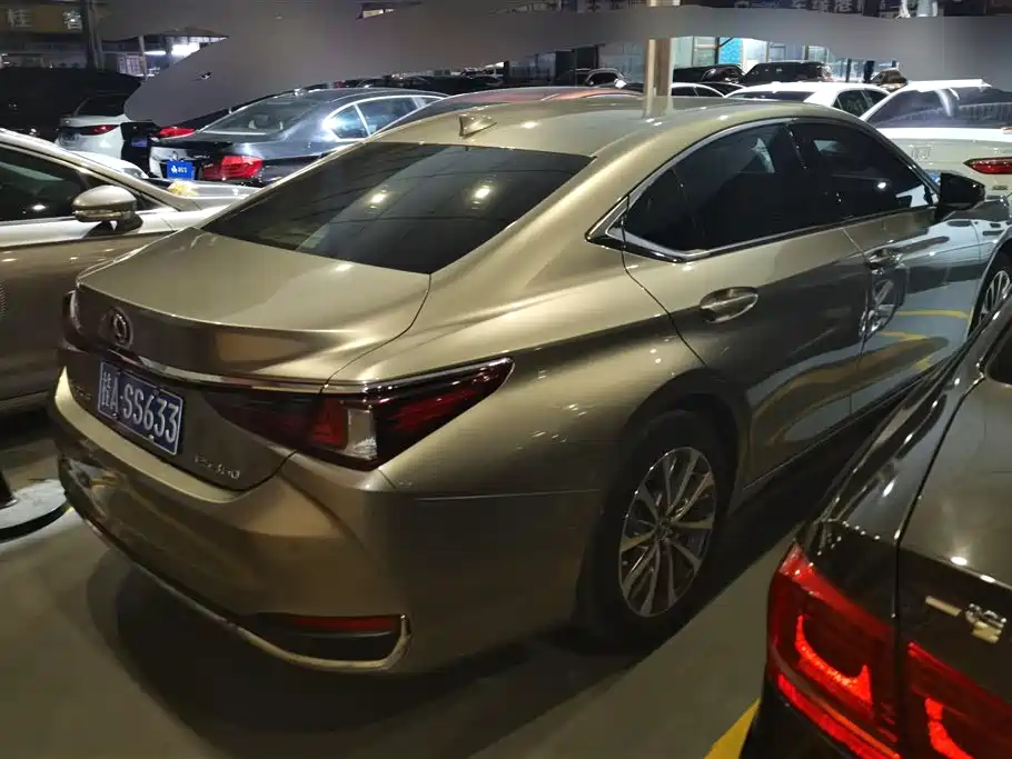 Lexus ES 2024