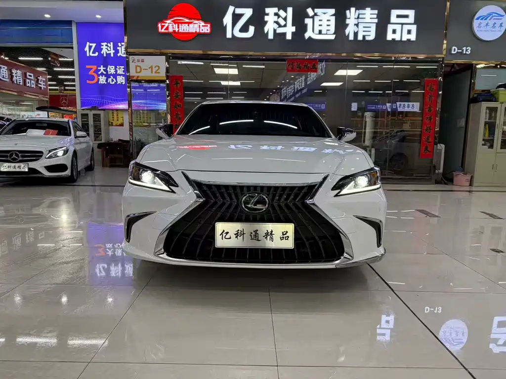 Lexus ES 2024