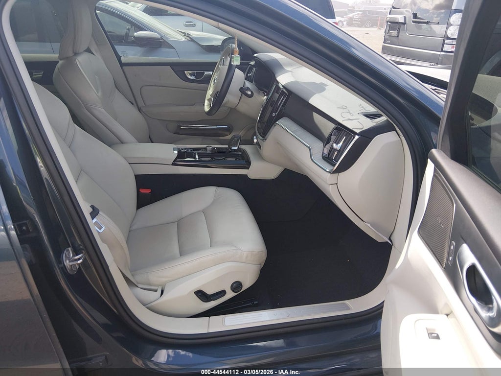 Volvo S60 2025