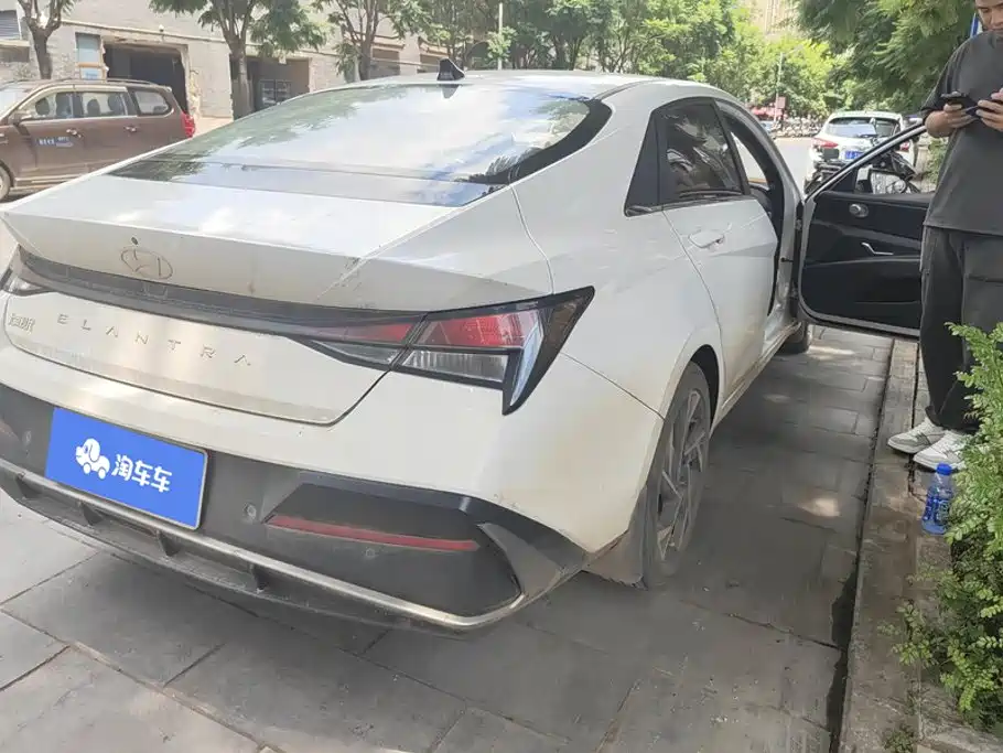 Hyundai Elantra 2024