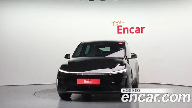 Tesla Model Y 2025