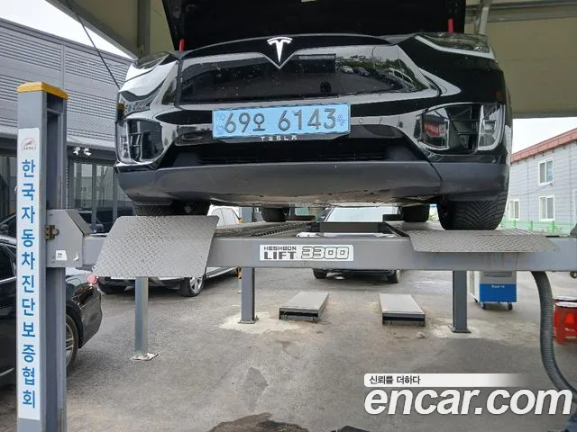 Tesla Model X 2020