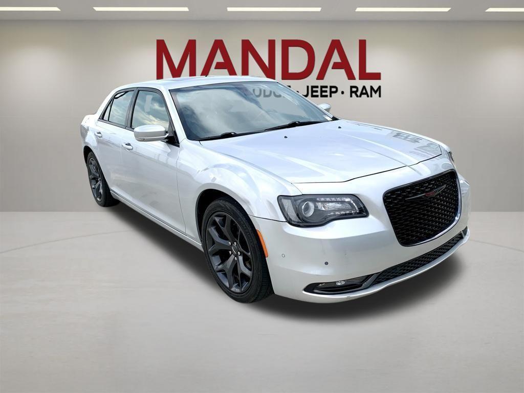 Chrysler 300 2021