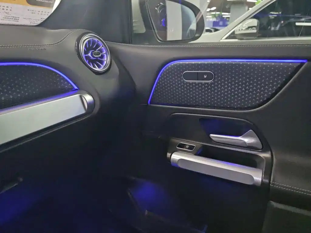 Mercedes-Benz GLB 2024