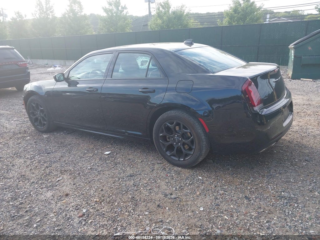 Chrysler 300 2022