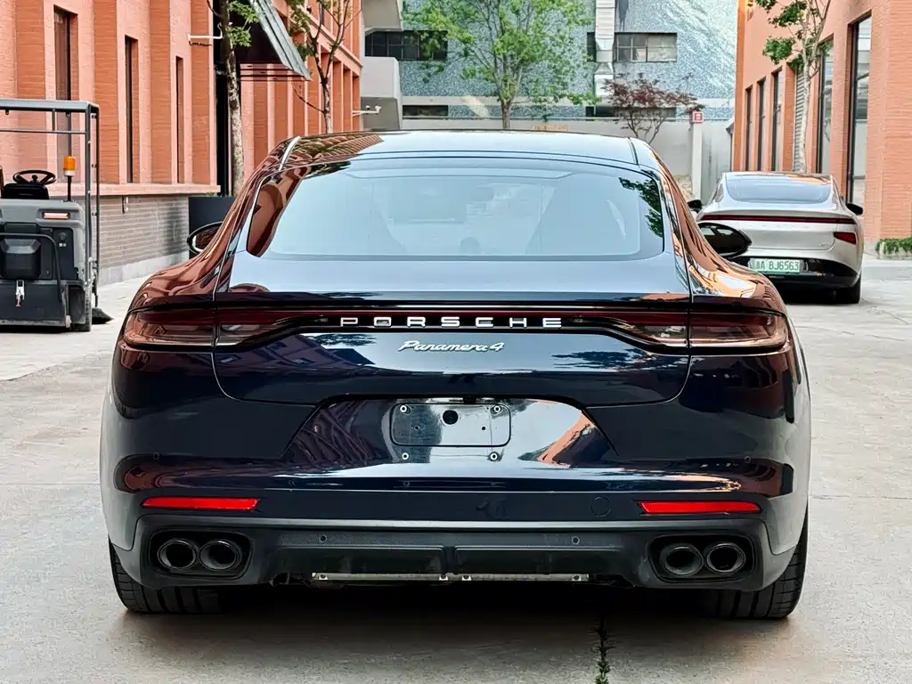 Porsche Panamera 2021