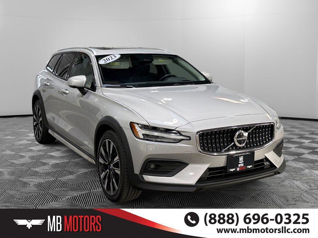 Volvo V60 Cross Country 2023