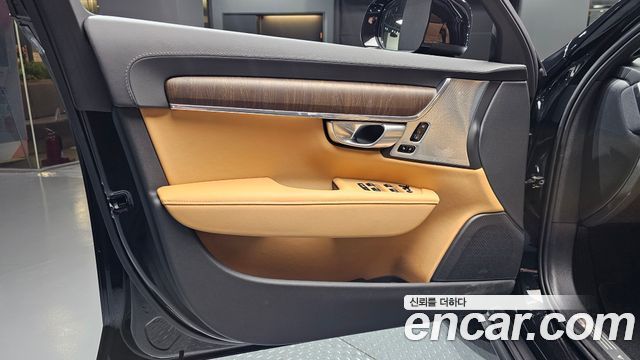 Volvo V90 2024