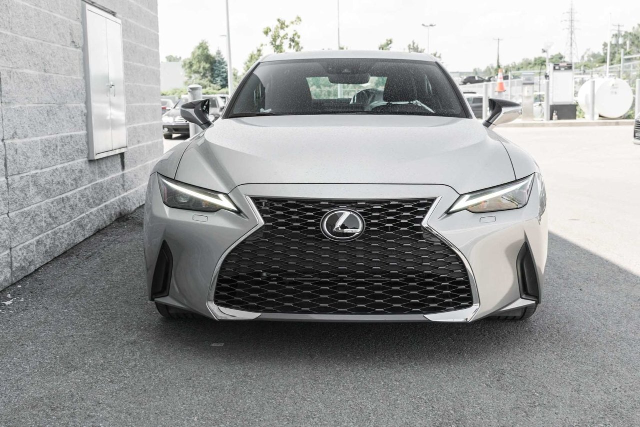 Lexus IS 2023