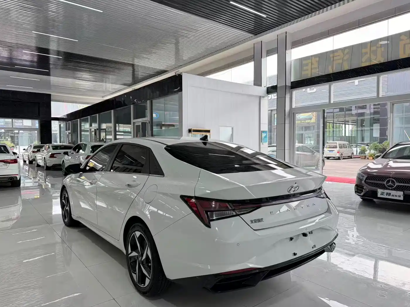 Hyundai Elantra 2022