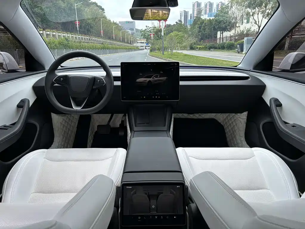 Tesla Model 3 2024