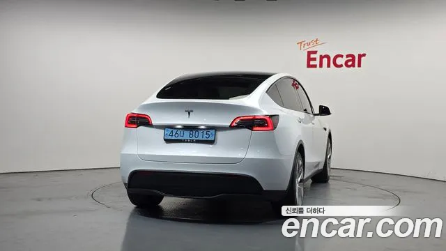 Tesla Model Y 2024