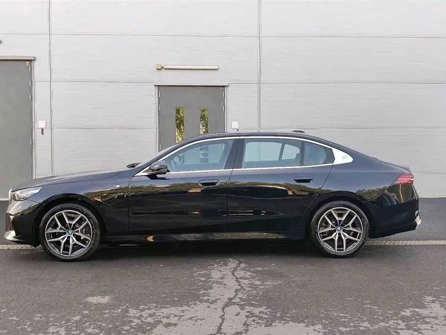 BMW i5 2025