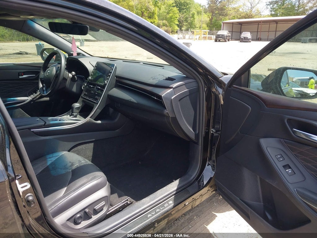 Toyota Avalon 2022