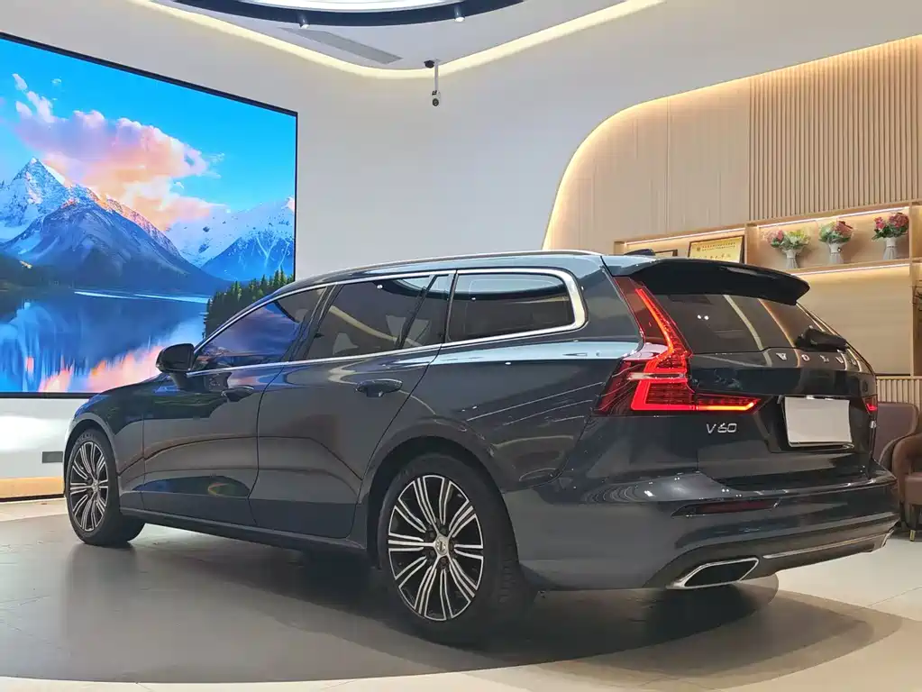 Volvo V60 2022