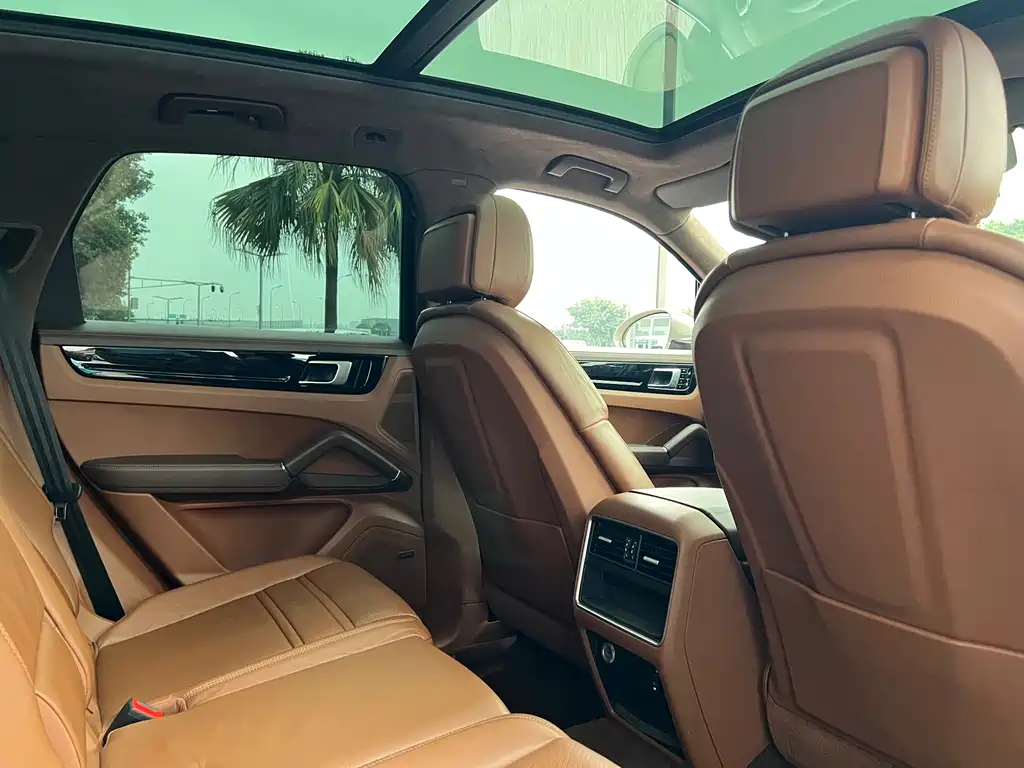 Porsche Cayenne 2021