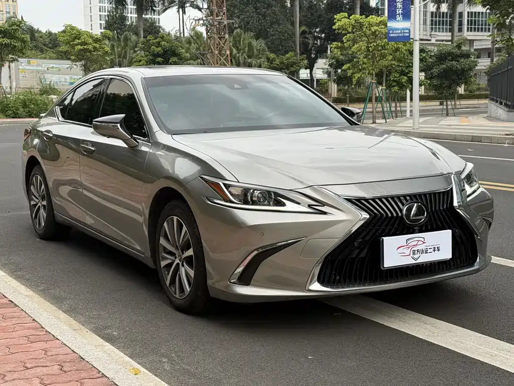 Lexus ES 2021