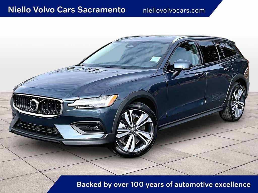 Volvo V60 Cross Country 2025