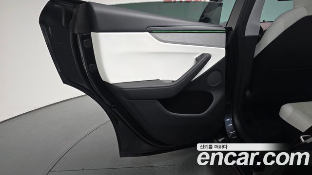 Tesla Model Y 2025