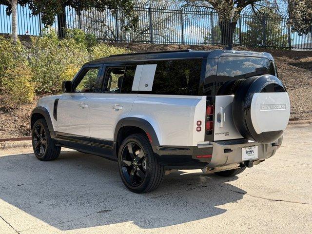 Land Rover Defender 2023