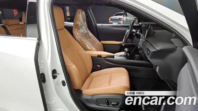 Lexus UX 2023