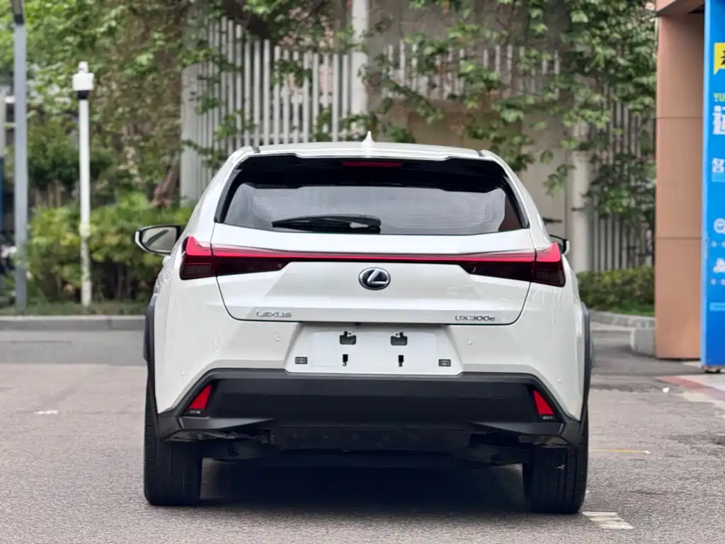 Lexus UX 2021
