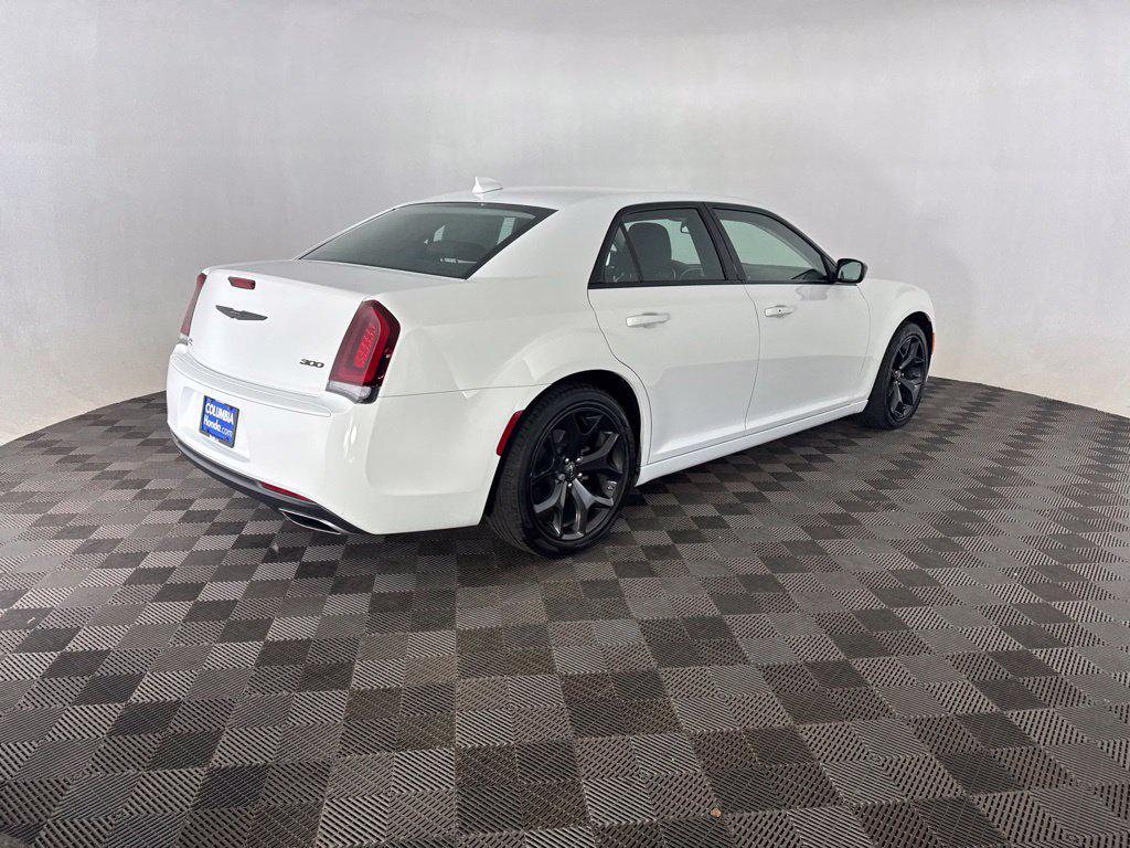 Chrysler 300 2022