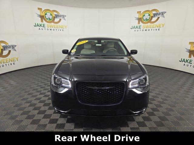Chrysler 300 2023