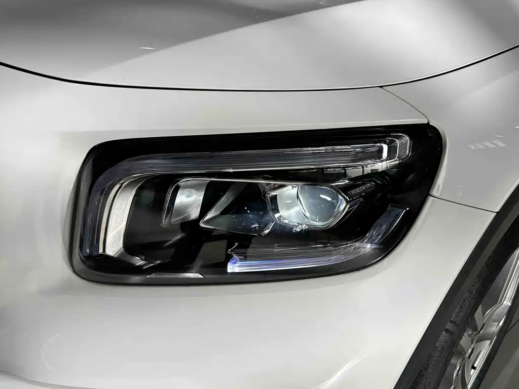 Mercedes-Benz GLB 2023
