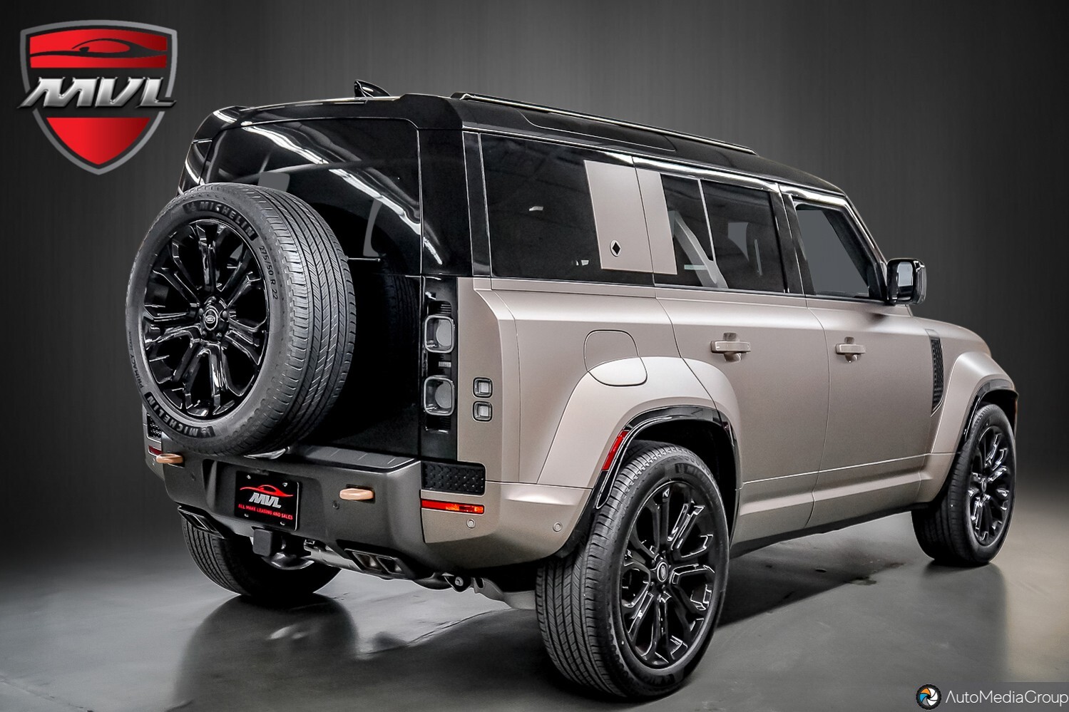 Land Rover Defender 2025