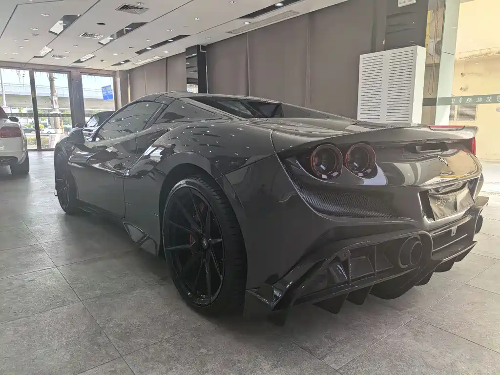 Ferrari F8 2022