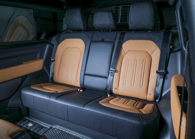 Land Rover Defender 2021