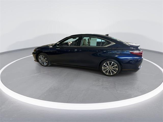 Lexus ES 2021