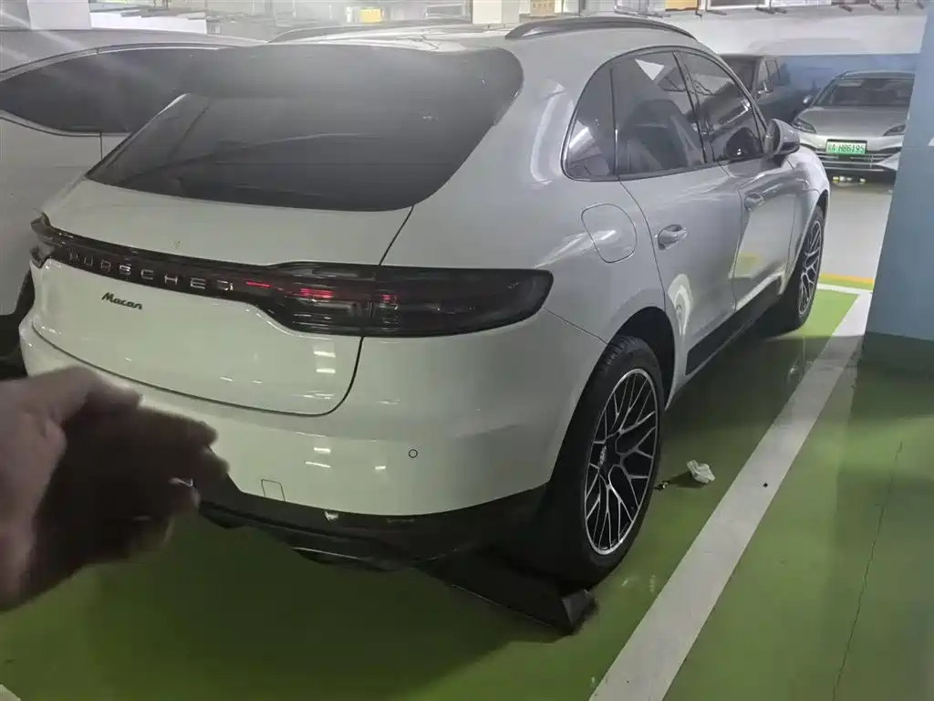 Porsche Macan 2021
