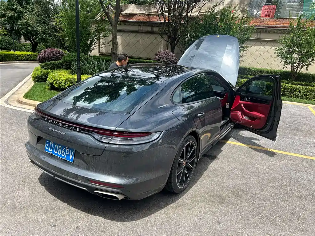 Porsche Panamera 2023