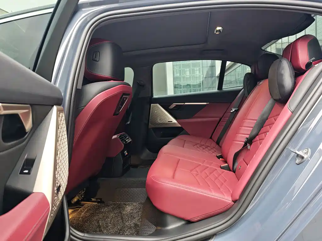 BMW i5 2024