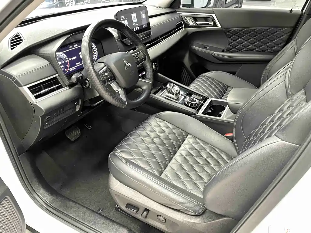 Mitsubishi Outlander 2023