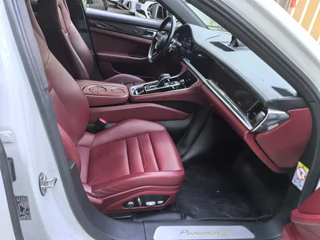 Porsche Panamera 2021