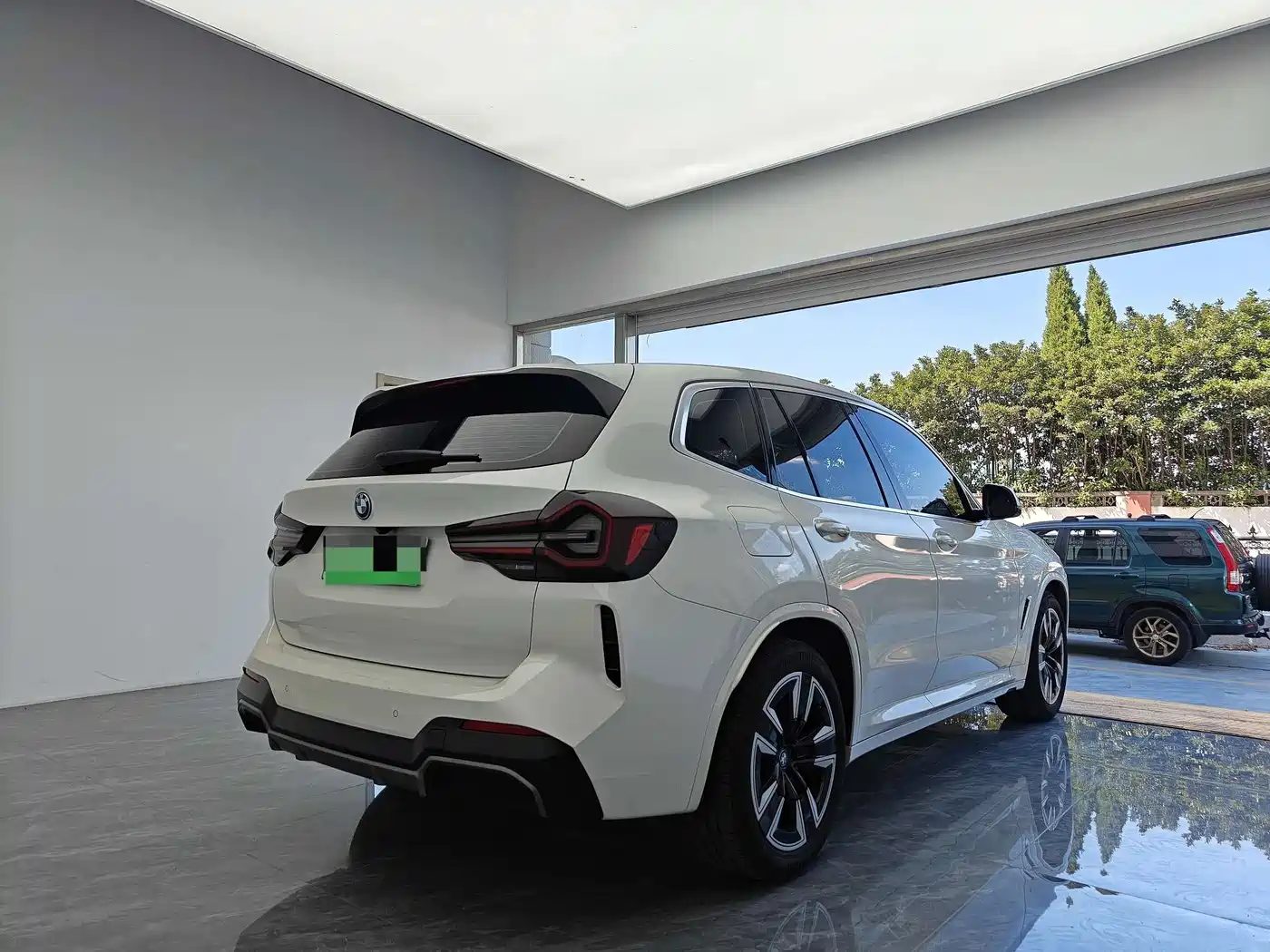 BMW iX3 2024