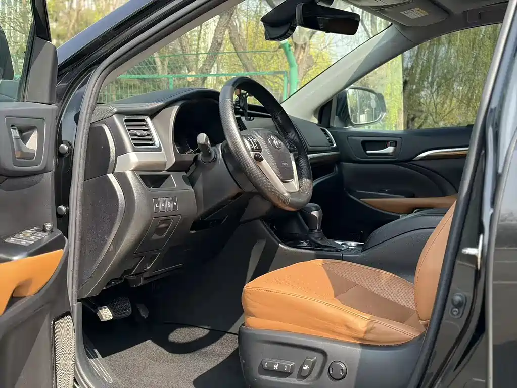 Toyota Highlander 2021