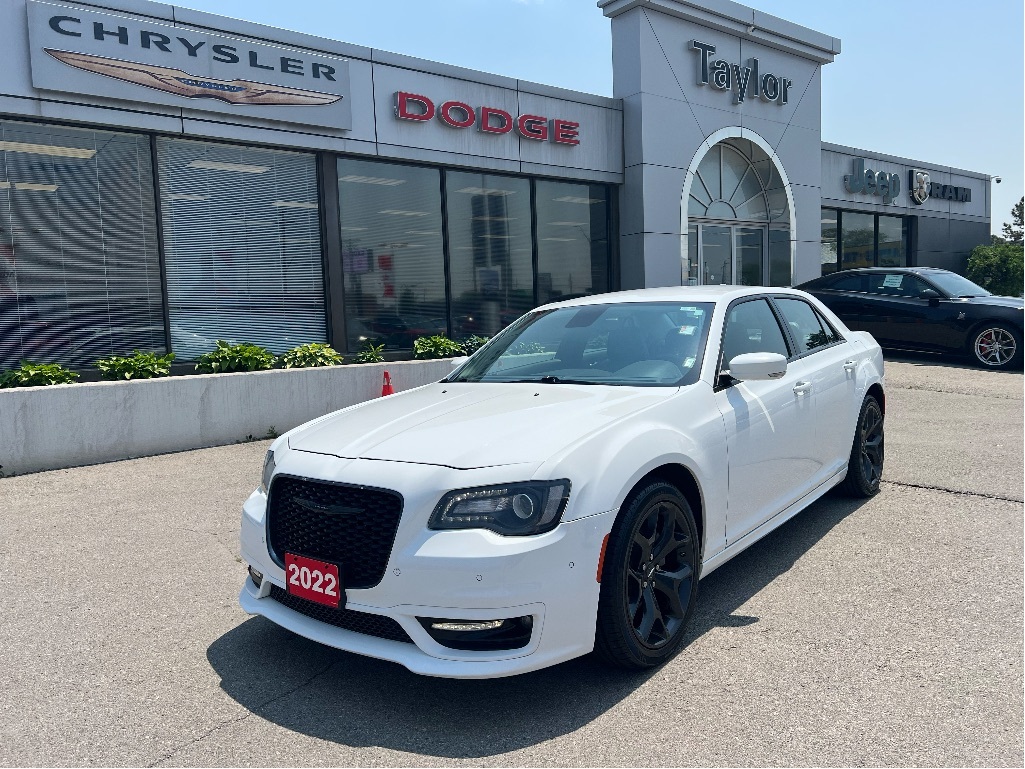 Chrysler 300 2022