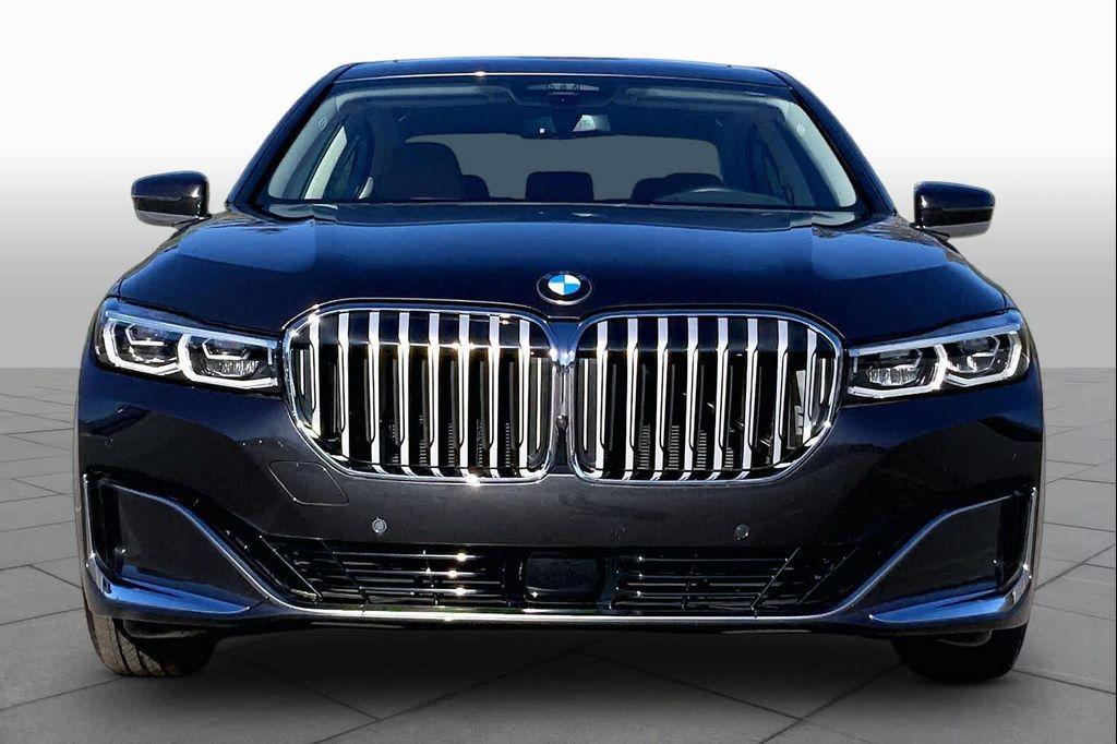 BMW 750 2022